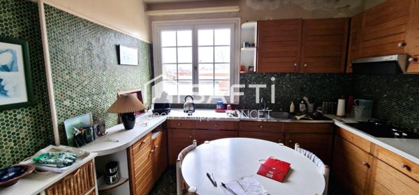 Immeuble de logements avec garages, terrasse et cour idéal investisseurs