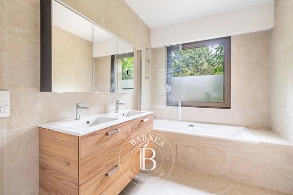 Saint-Germain-en-Laye, Maison 6 Chambres -  265 m² à vendre