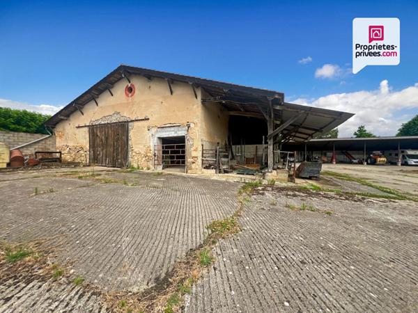 Ancienne ferme avec 2 maisons - étable - séchoir - 2 hangars - 22 hectares