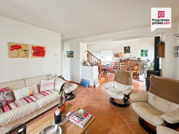 Ancienne ferme avec 2 maisons - étable - séchoir - 2 hangars - 22 hectares