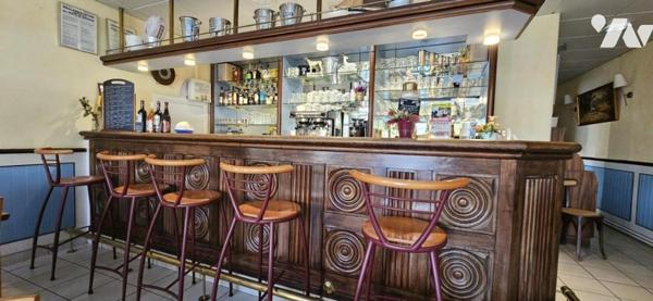 MURS COMMERCIAUX : Ensemble immobilier à 2kms des plages et 200m des commerces