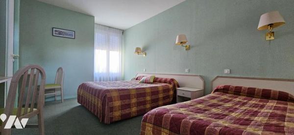 MURS COMMERCIAUX : Ensemble immobilier à 2kms des plages et 200m des commerces