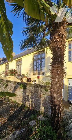 MURS COMMERCIAUX : Ensemble immobilier à 2kms des plages et 200m des commerces