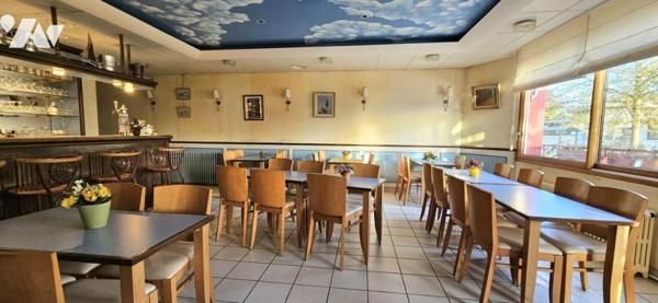 MURS COMMERCIAUX : Ensemble immobilier à 2kms des plages et 200m des commerces