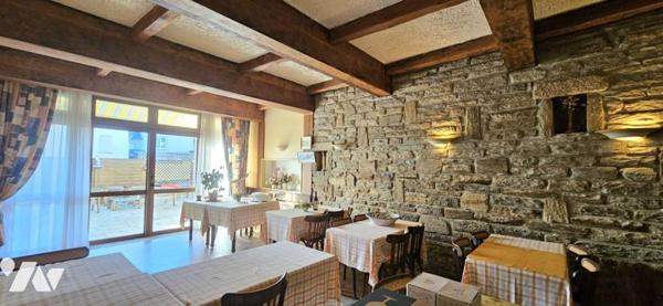 MURS COMMERCIAUX : Ensemble immobilier à 2kms des plages et 200m des commerces