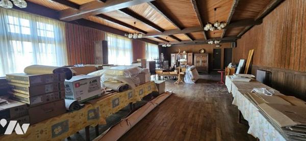 MURS COMMERCIAUX : Ensemble immobilier à 2kms des plages et 200m des commerces