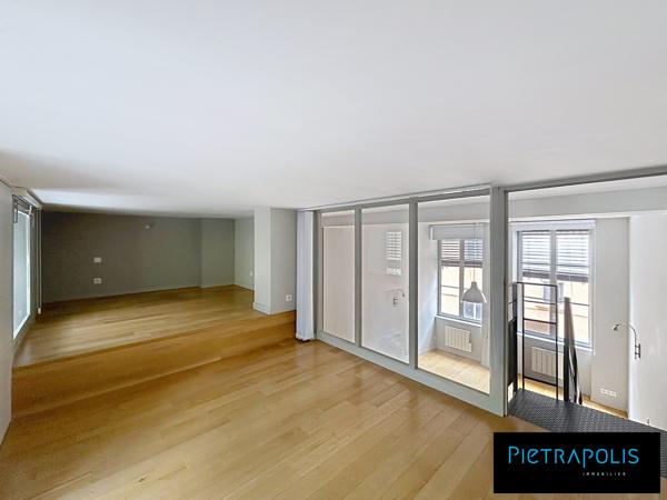 Appartement T3 de  56m2 (66m2 au sol) a deux pas de la Croix Rousse