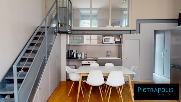 Appartement T3 de  56m2 (66m2 au sol) a deux pas de la Croix Rousse