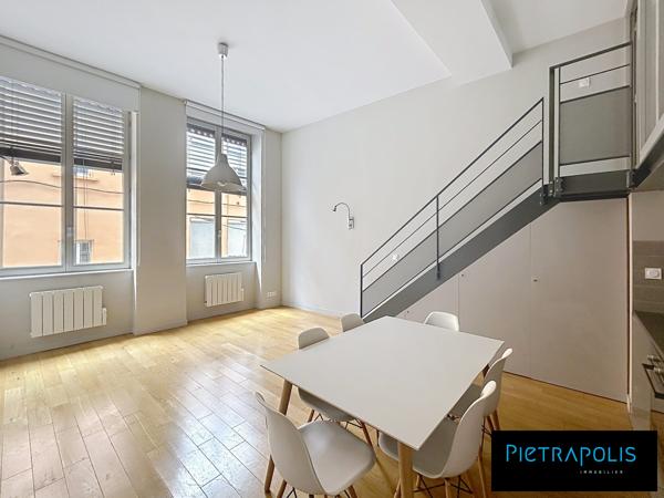 Appartement T3 de  56m2 (66m2 au sol) a deux pas de la Croix Rousse