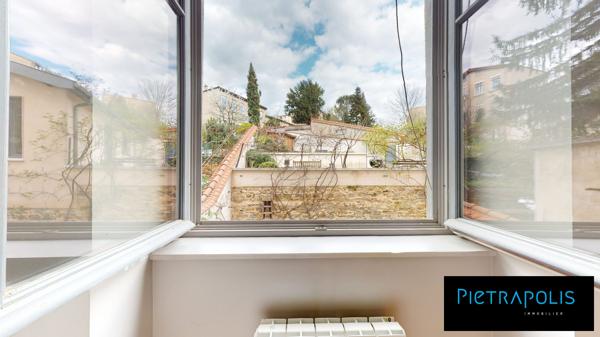 Appartement T3 de  56m2 (66m2 au sol) a deux pas de la Croix Rousse