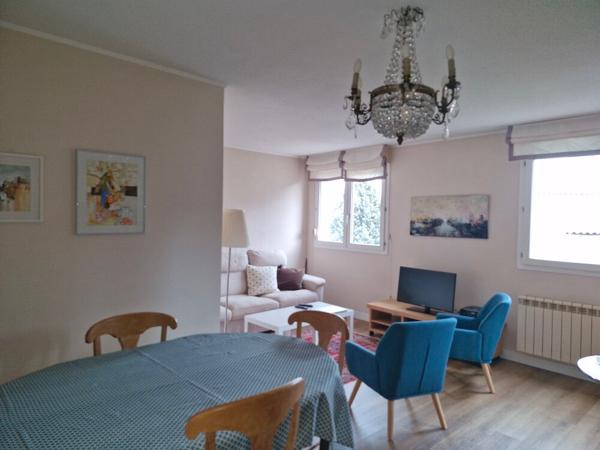 A louer ,appartement T3 meublé de 68m2 comprenant un balcon de 5m2 et un box fermé de 12m2