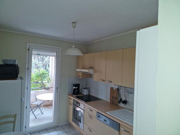 A louer ,appartement T3 meublé de 68m2 comprenant un balcon de 5m2 et un box fermé de 12m2