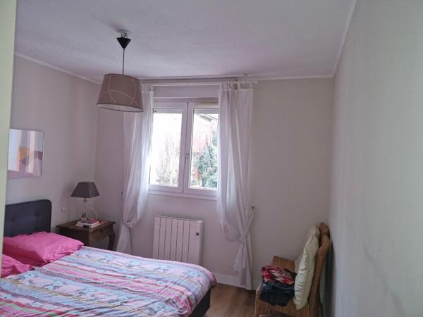 A louer ,appartement T3 meublé de 68m2 comprenant un balcon de 5m2 et un box fermé de 12m2