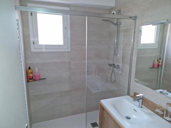 A louer ,appartement T3 meublé de 68m2 comprenant un balcon de 5m2 et un box fermé de 12m2