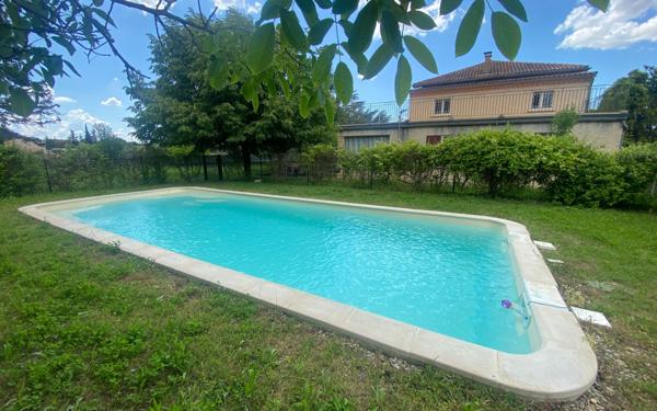 Maison à vendre    6 pièces •  Carpentras