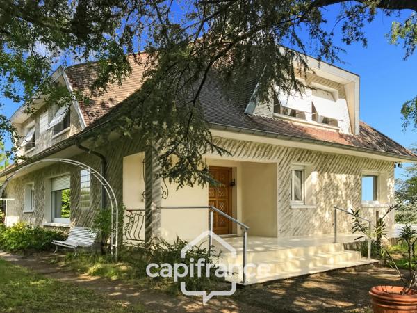 Maison à vendre 9 pièces MONTLUCON (03) sur terrain de 3600 m2 avec piscine et puits .