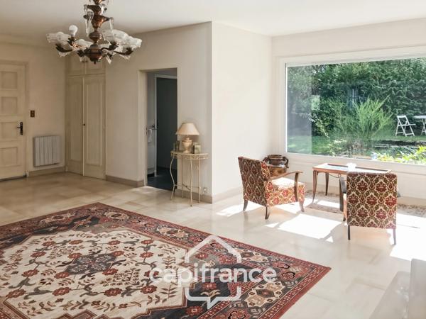 Maison à vendre 9 pièces MONTLUCON (03) sur terrain de 3600 m2 avec piscine et puits .