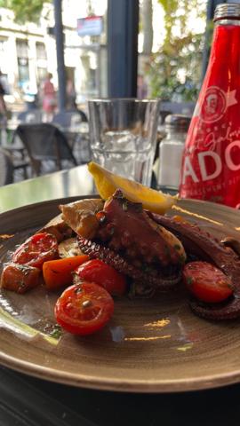 Brasserie LYON, Terrasse de 140 couverts