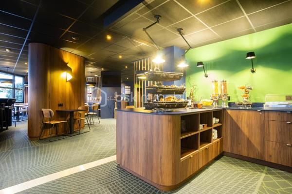 Situé dans la résidence City Résidence Strasbourg, à quelques minutes à pied de la gare TGV, ce studio constitue une opportunité idéale pour un investisseur à la recherche d'un placement sécurisé dans l'une des villes les plus dynamiques de France.

Ce studio est issu d'un lot de deux studios situés sur le même étage de la résidence. Les deux biens sont proposés à la vente et peuvent être acquis ensemble ou séparément, selon votre projet d'investissement.

📍 Emplacement stratégique :

Gare SNCF de Strasbourg accessible à pied
Centre-ville et quartier d'affaires à proximité immédiate
Accès rapide aux institutions européennes
Forte attractivité touristique, étudiante et professionnelle

🏠 Le bien :

Studio de type T1
Surface : 20,40 m²
Situé au 3ᵉ étage
Chambre 371
Espace de vie fonctionnel avec kitchenette
Salle d'eau avec WC
Résidence exploitée professionnellement

💡 Les points forts :

Investissement locatif géré
Aucune gestion quotidienne du locataire
Secteur à forte demande
Résidence reconnue et idéalement située
Produit adapté aux investisseurs recherchant des revenus réguliers

Strasbourg bénéficie d'un marché locatif dynamique porté par son statut de capitale européenne, son bassin d'emploi attractif et son important flux de voyageurs professionnels.

📊 Informations financières, visite, bail commercial et rentabilité disponibles sur demande.

Amine EL AMRANI
BSK Immobilier