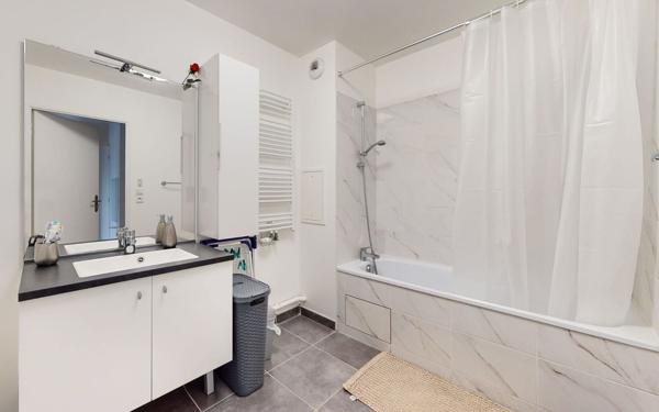 Appartement à vendre    3 pièces • 60,47 m2 Le Blanc-Mesnil