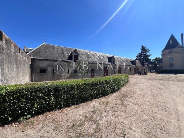 Exceptionnel château XV-XVI et XIXe avec son hameau et ses 108 hectares