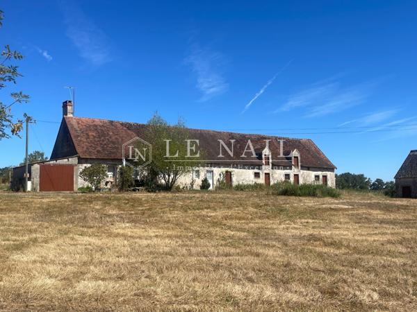 Exceptionnel château XV-XVI et XIXe avec son hameau et ses 108 hectares