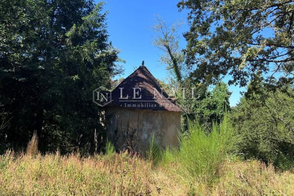 Exceptionnel château XV-XVI et XIXe avec son hameau et ses 108 hectares