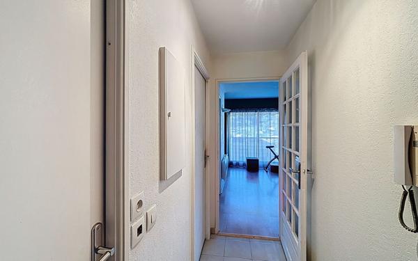 Appartement à vendre    1 pièce • 28,79 m2 Le Cannet