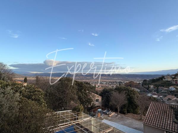 Villeneuve (04180) Maison avec vue imprenable à Villeneuve.