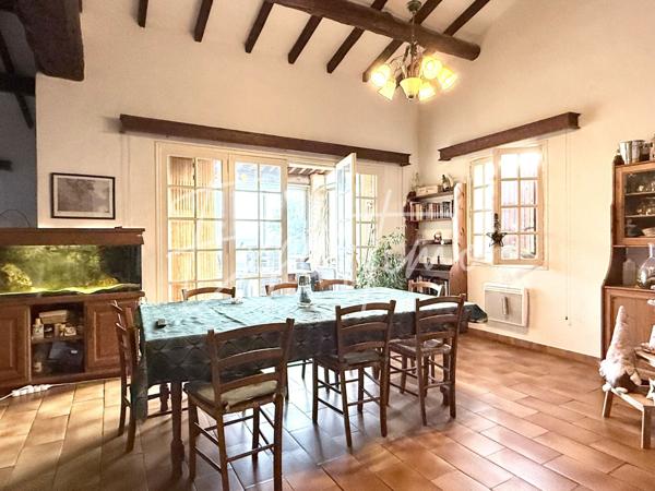 Villeneuve (04180) Maison avec vue imprenable à Villeneuve.