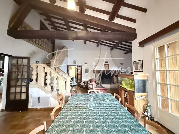 Villeneuve (04180) Maison avec vue imprenable à Villeneuve.