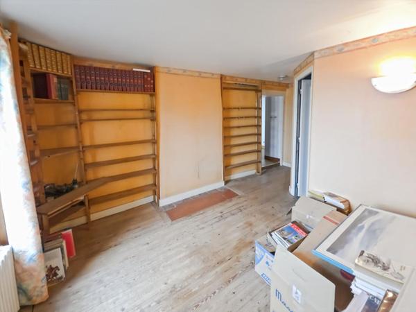 61380  Moulins La Marche maison de ville 202 m²  6 chambres, terrain 805 m²