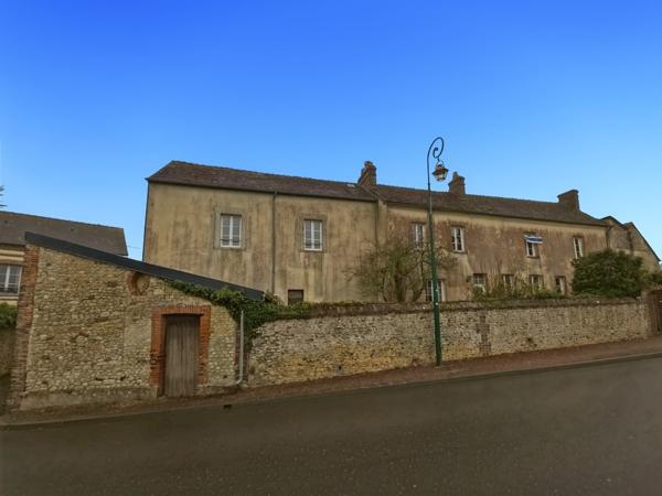 61380  Moulins La Marche maison de ville 202 m²  6 chambres, terrain 805 m²