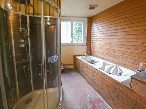 61380  Moulins La Marche maison de ville 202 m²  6 chambres, terrain 805 m²