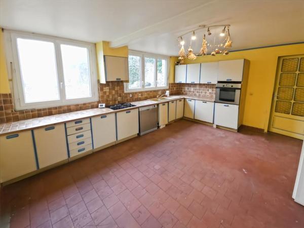 61380  Moulins La Marche maison de ville 202 m²  6 chambres, terrain 805 m²