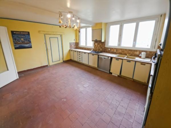 61380  Moulins La Marche maison de ville 202 m²  6 chambres, terrain 805 m²