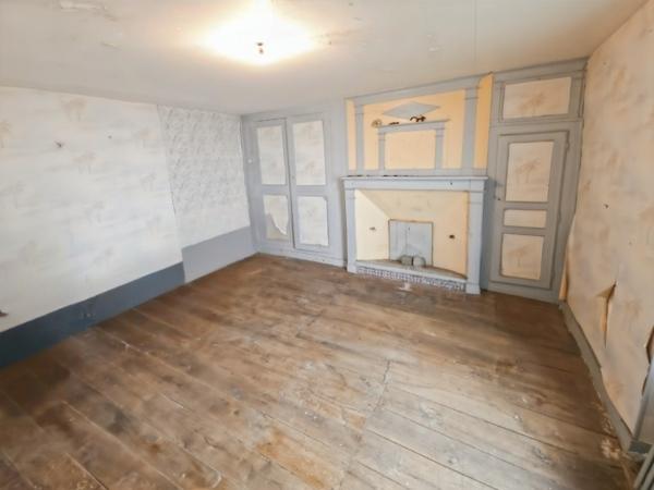 61380  Moulins La Marche maison de ville 202 m²  6 chambres, terrain 805 m²