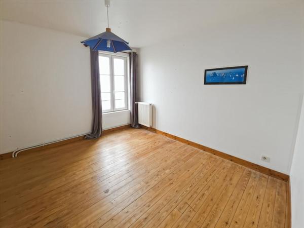 61380  Moulins La Marche maison de ville 202 m²  6 chambres, terrain 805 m²
