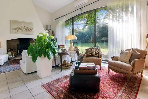 Propriété de caractère avec piscine, à vendre à Mougins.