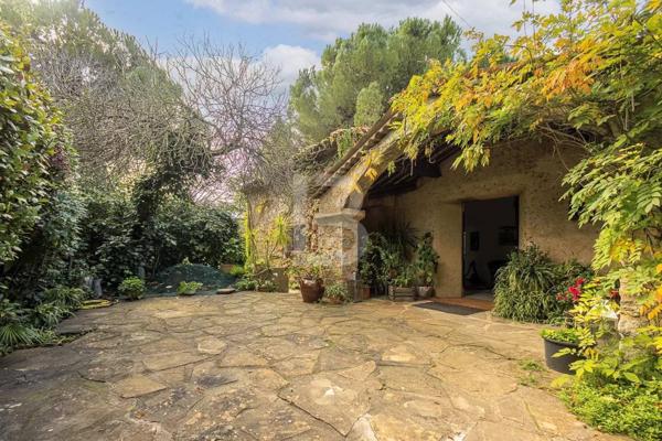 Propriété de caractère avec piscine, à vendre à Mougins.