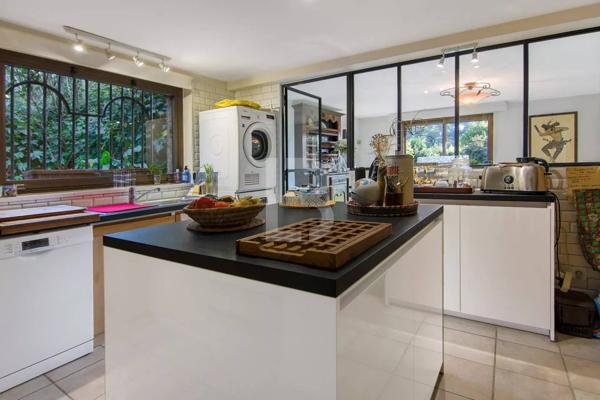 Propriété de caractère avec piscine, à vendre à Mougins.