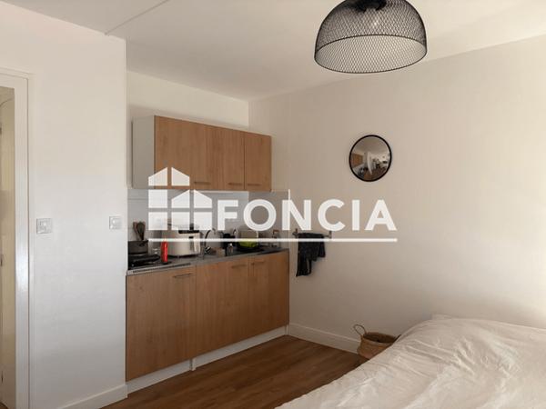 Location Studio meublé 24.1 m² - 25 RUE DE DOMPIERRE La Rochelle 17000