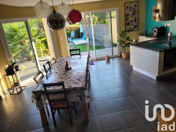 Maison 6 pièces de 146 m² à Luzy (58170)