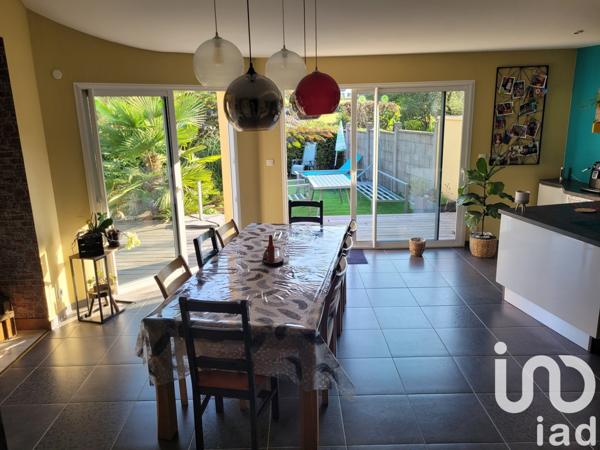 Maison 6 pièces de 146 m² à Luzy (58170)