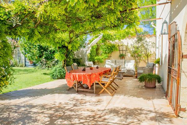 Propriété rare en Provence – vues iconiques, calme absolu, village à pied
