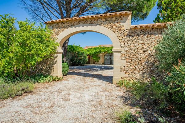 Propriété rare en Provence – vues iconiques, calme absolu, village à pied