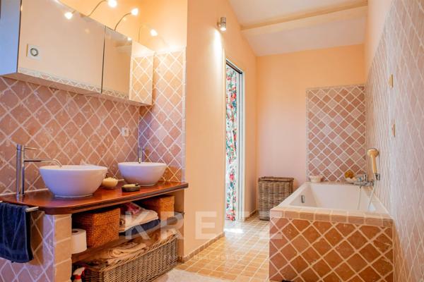 Propriété rare en Provence – vues iconiques, calme absolu, village à pied