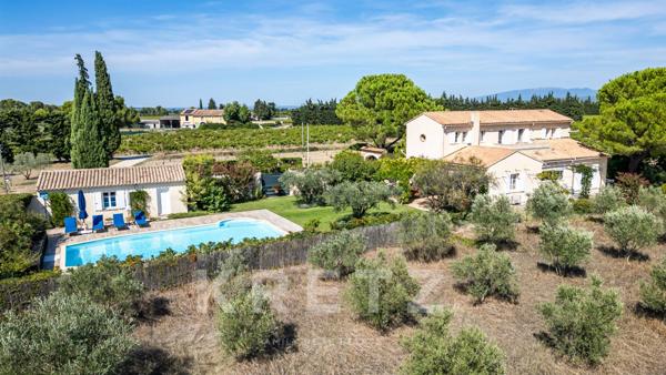 Propriété rare en Provence – vues iconiques, calme absolu, village à pied