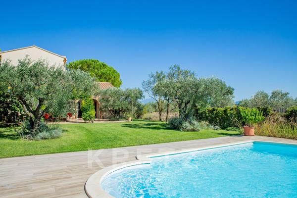 Propriété rare en Provence – vues iconiques, calme absolu, village à pied