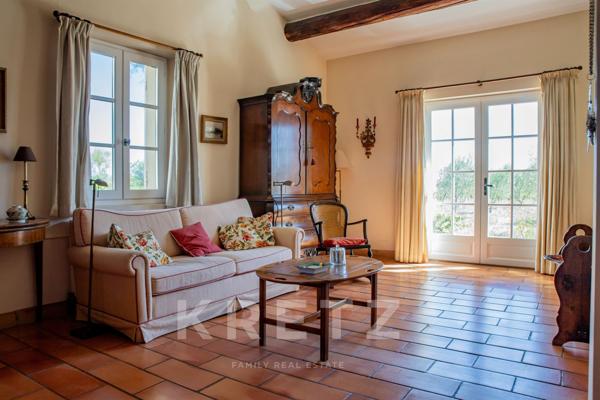 Propriété rare en Provence – vues iconiques, calme absolu, village à pied